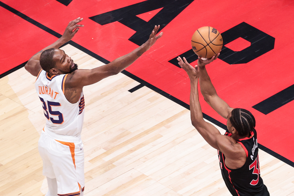 太阳队客场大胜，球队气势如虹