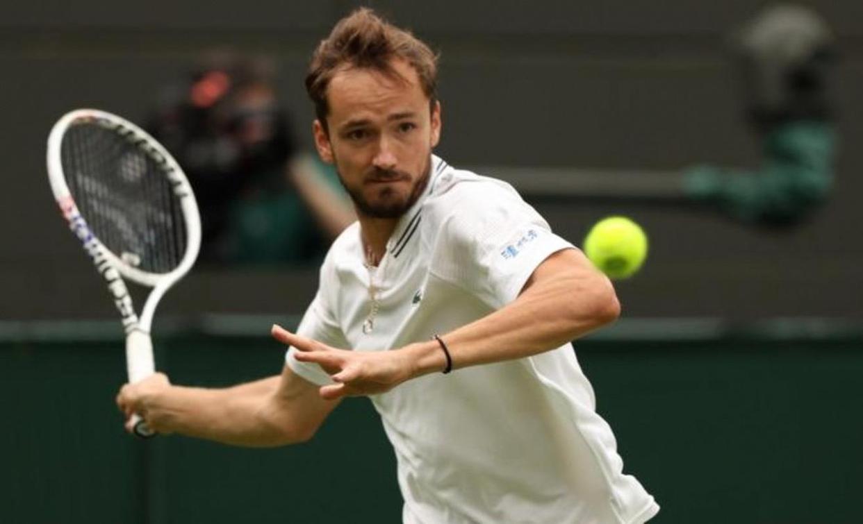 美国网球队逆转英国网球队，梅德韦杰夫绝境逆转