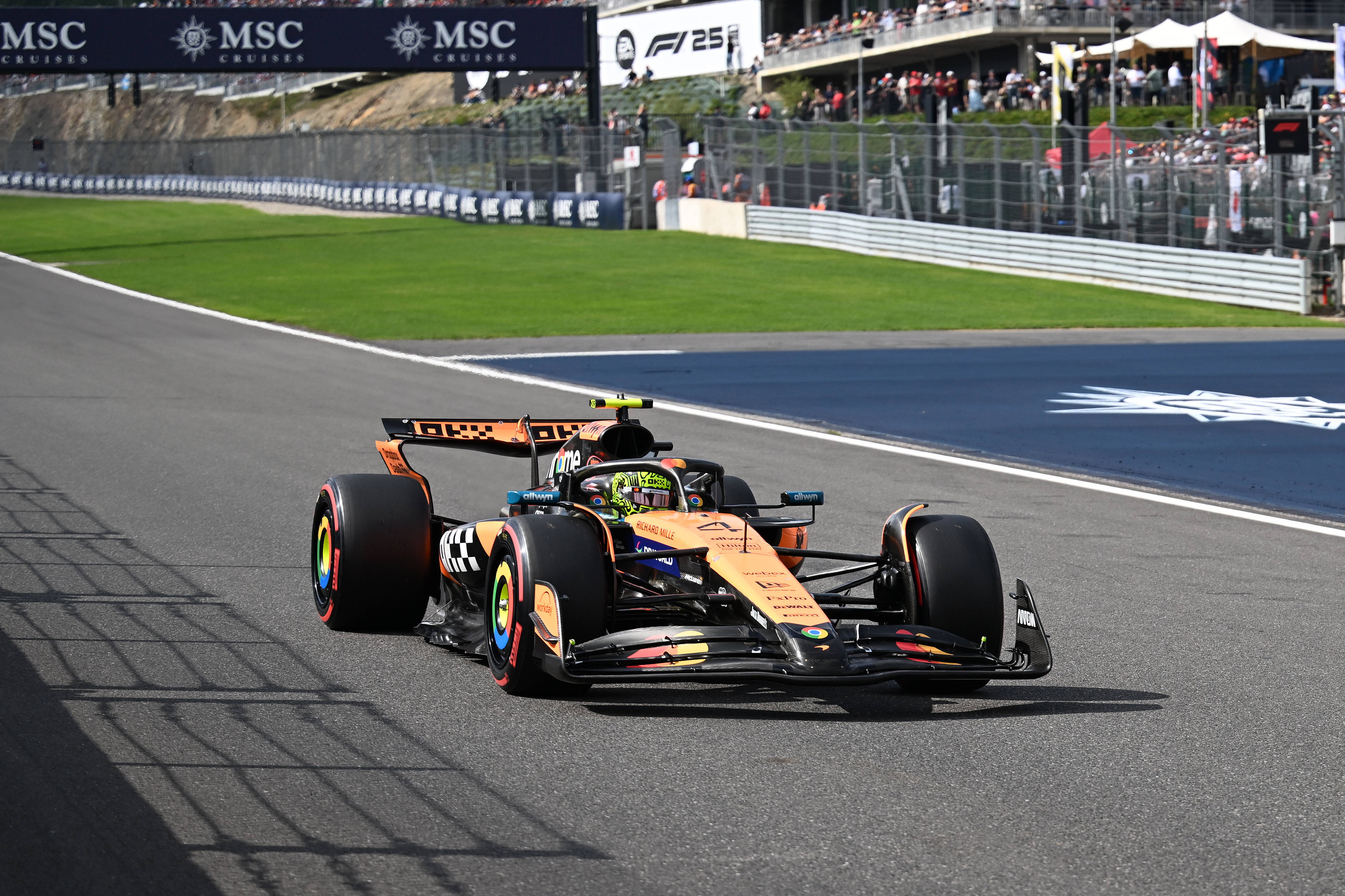 迈凯伦碾压梅赛德斯，勒克莱尔扛起全队