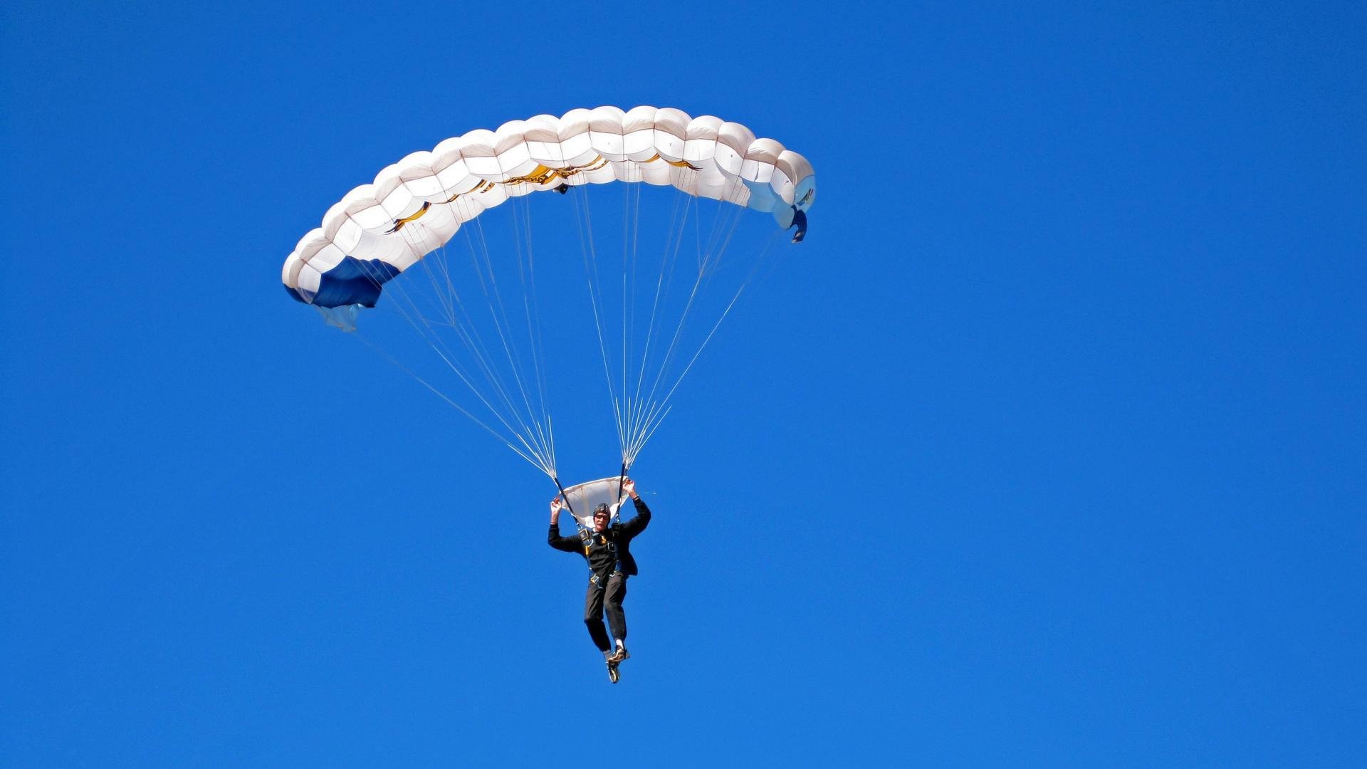 红牛二队惊天逆袭，皮亚斯特里火热状态力压迈凯伦