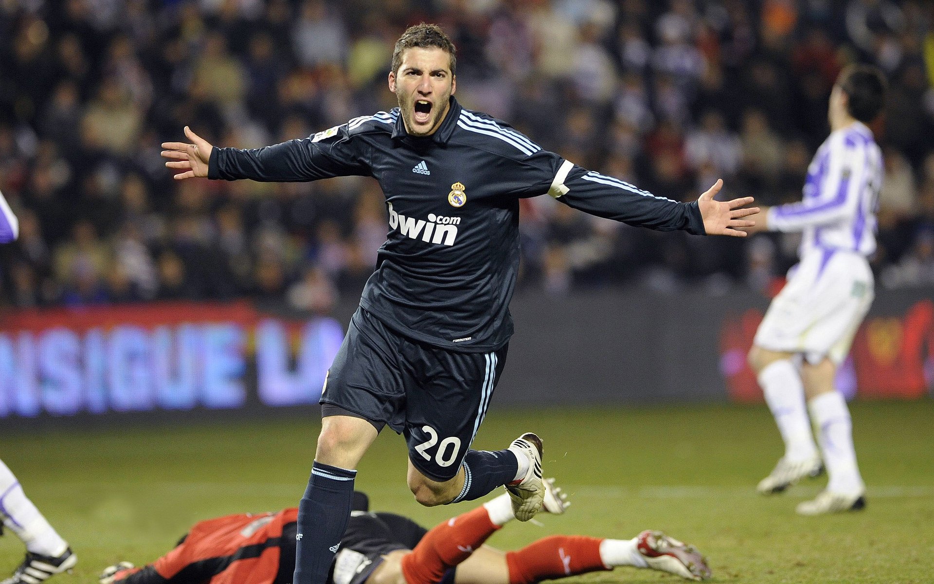 铁血斗牛士正面击溃南美雄鹰，卢卡库攻防两端展现统治级表现